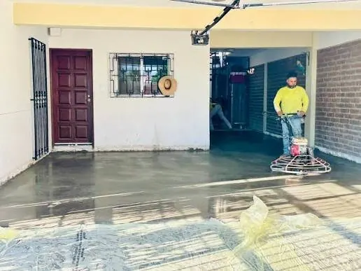 Residential garage slab power trowel finish