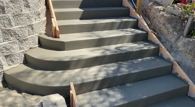 Curved porch steps formwork